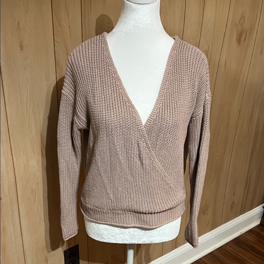 Moon & Madison plunging Surplice/Wrap Women’s Sweater‎ . Size Small